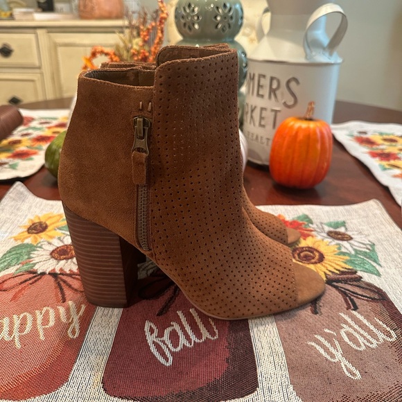 Jessica Simpson bootie size 7.5 - Picture 5 of 5